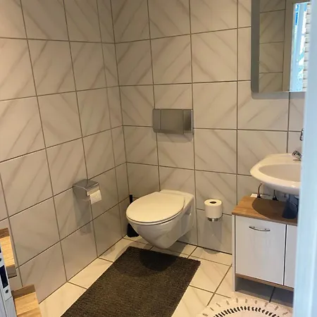 Koenigsstrasse Mit Waschmoeglichkeit, Ohne Dusche